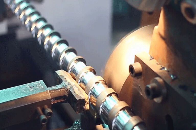 Injection molding machine screw